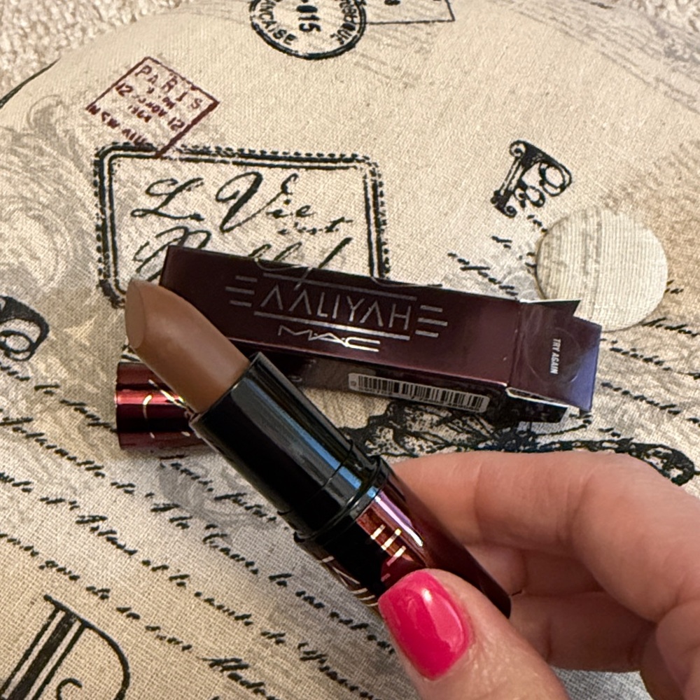 MAC Cosmetics Aaliyah Lipstick - Deep Brown